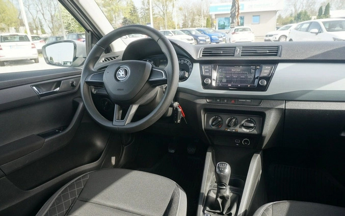 Skoda Fabia cena 38500 przebieg: 127027, rok produkcji 2019 z Myszyniec małe 529